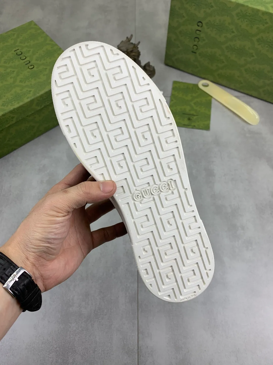 Men's Men's Shoes P420 💰[New Style] 🆘 The latest model from Gucci's official website🎁Classic casual and fashionable men's shoes👟Hot style💥Simple and elegant style, exclusive for trendy men. Unique latest brand elements from the official website👑Gucci original decoration, fashionable and generous, made of original soft calfskin fabric➕Comfortable soft sheepskin lining ✅The official website specifies wear-resistant rubber outsole_full of elasticity, classic model taken in real life🎬Color: 2️⃣colors available😍Number: 38-44